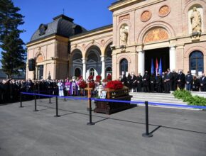Tisuće ljudi okupilo se na posljednjem ispraćaju gradonačelnika Milana Bandića