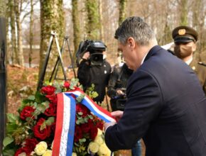 Predsjednik Milanović položio vijenac ispred Spomen obilježja Josipu Joviću