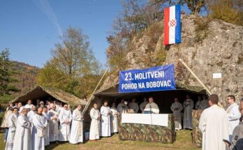 Nadbiskup Tomo Vukšić na kraljevskom Bobovcu predvodio misu za Domovinu [FOTO]